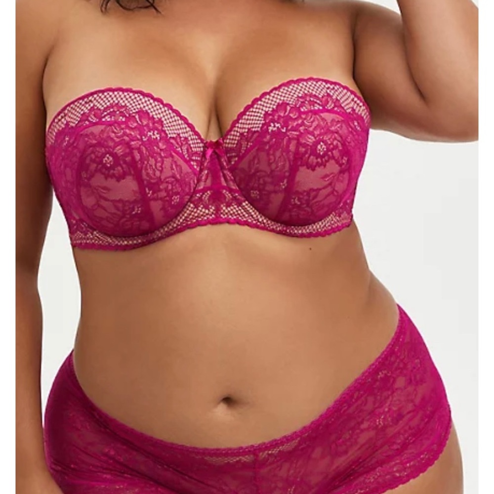 SOLD🔥 Torrid LACE BRA 44D & 2X Panty Set 🔥